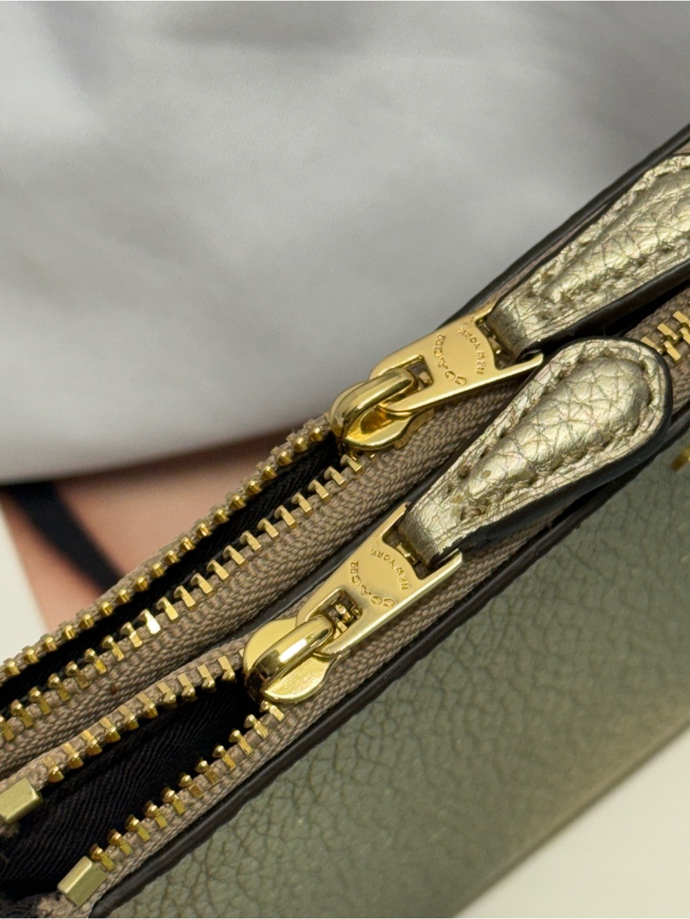 (new+tag) Coach Leather Gold Leather Double Zip Wristlet Fit Large iPhone ProMax - Picture 3 of 10